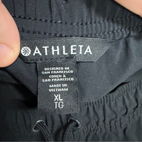 Athleta Midday Mid Rise Poplin Short Black Size XL - Picture 7 of 9